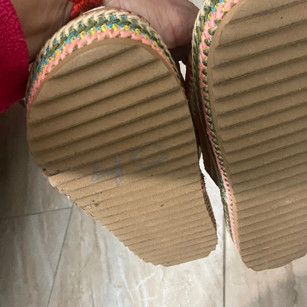 Steve Madden Multicolor Sandals with Gold Buckles - Picture 4 of 4